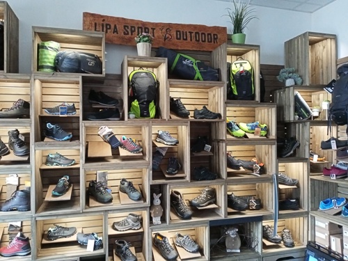 BUTIKY, FASHION, MÓDNÍ OBLEČENÍ, ODĚVY, OBUV... 